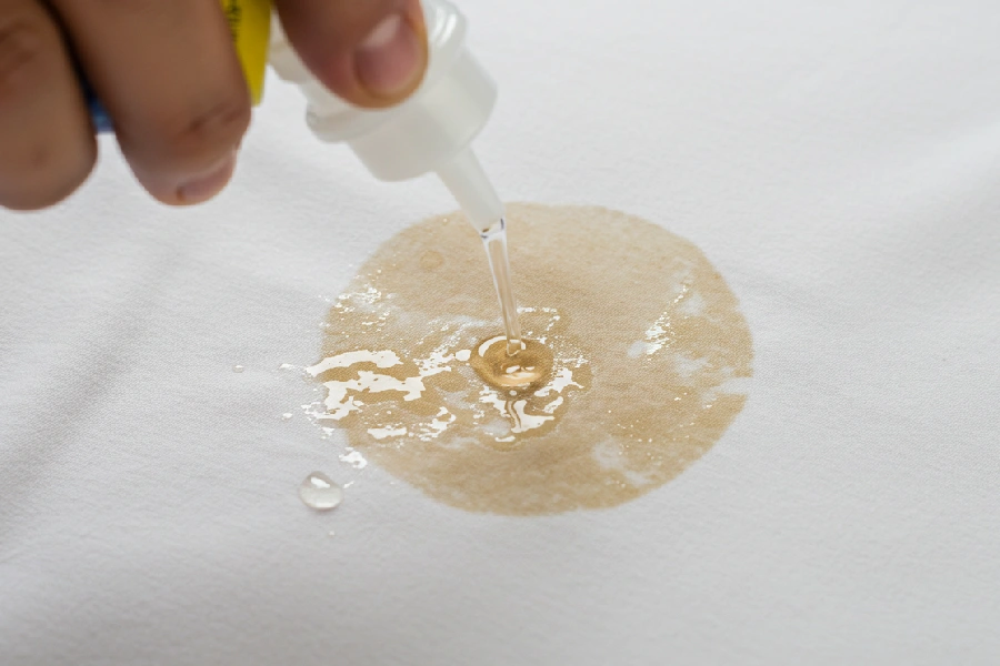 از بین بردن لکه چربی کهنه روی لباس